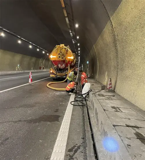 徐水隧道排水渠清淤